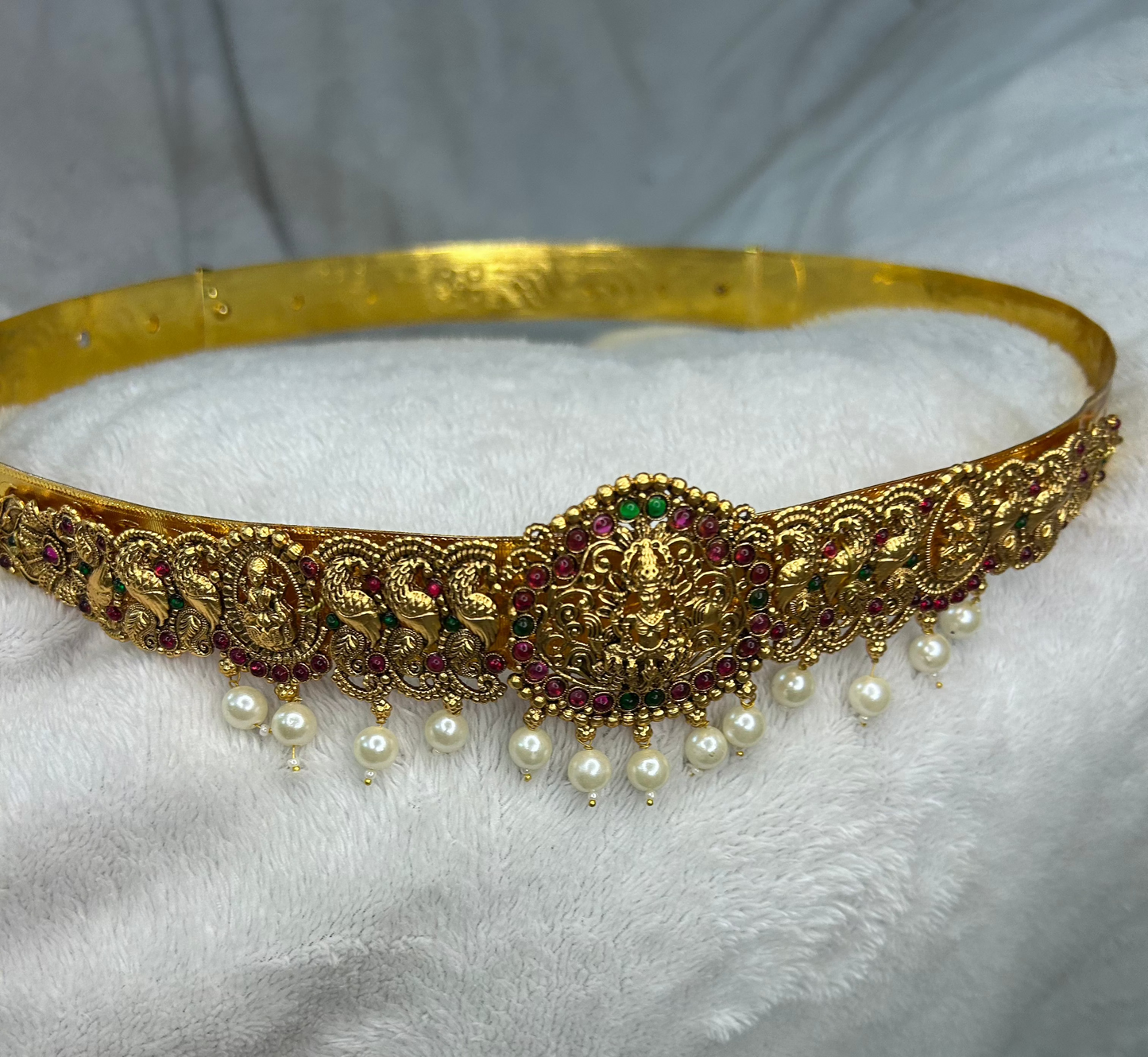 A stunning Traditional Antique Kamar band