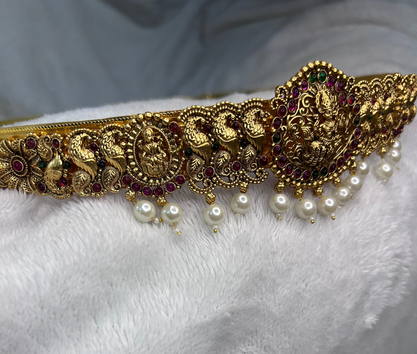 A stunning Traditional Antique Kamar band