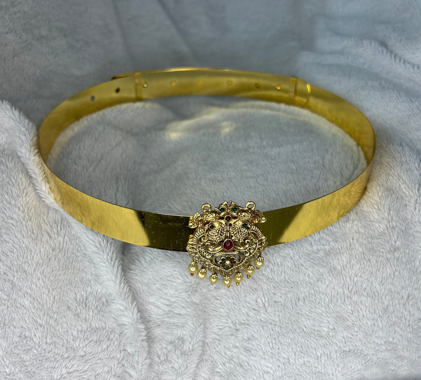 A simple yet elegant kamar band