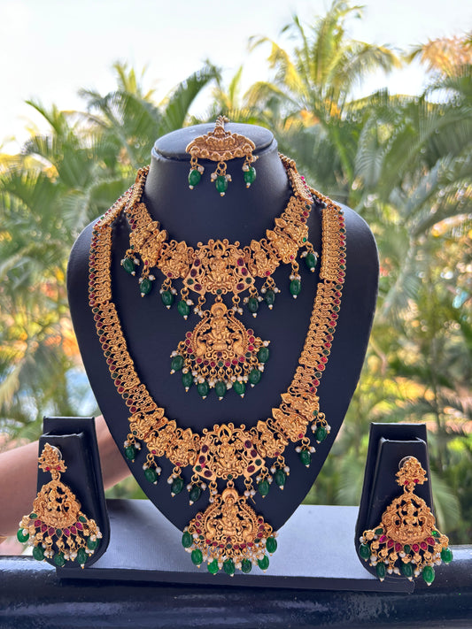 A stunning Traditional Antique temple jewellery set with Maang Tikka