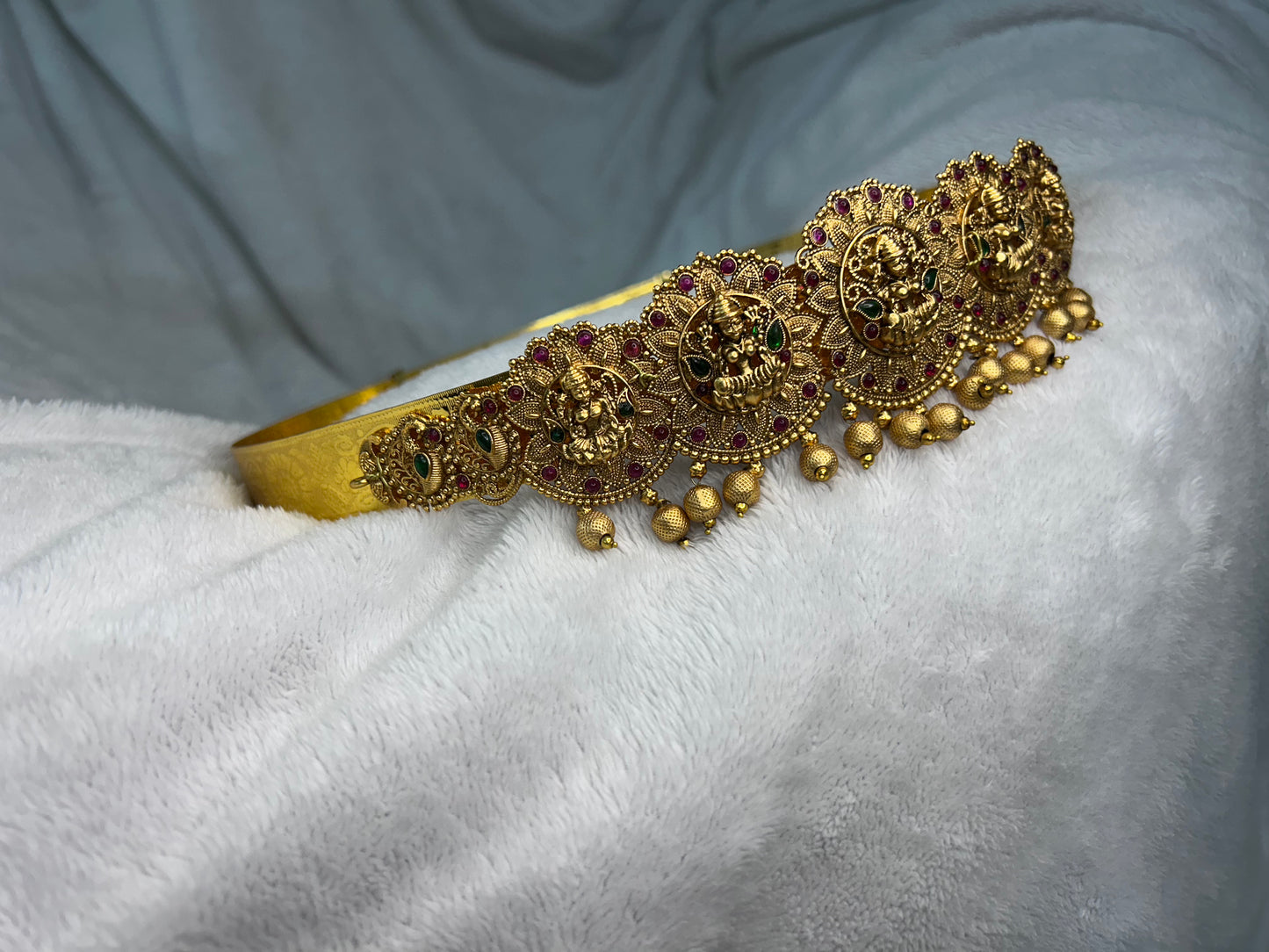 A stunning Traditional Antique Kamar band